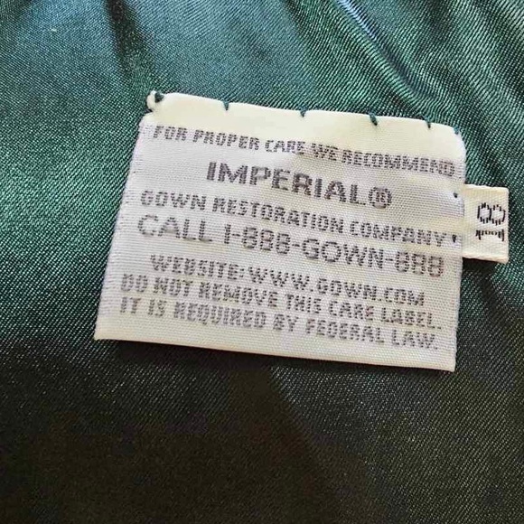 Gorgeous floor length emerald green gown with beautiful beadwork on the waist. - Picture 11 of 11